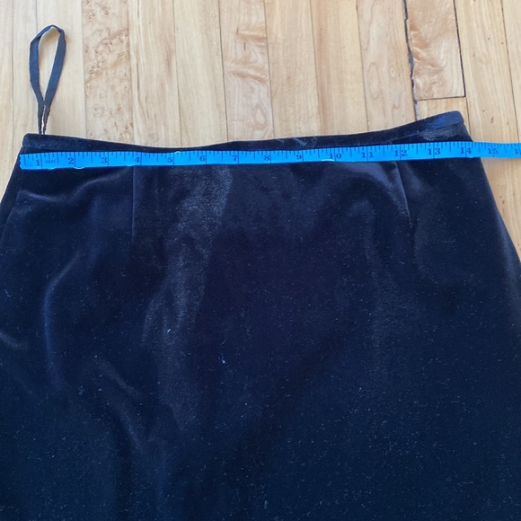Tahari velvet skirt 4 - Picture 2 of 7